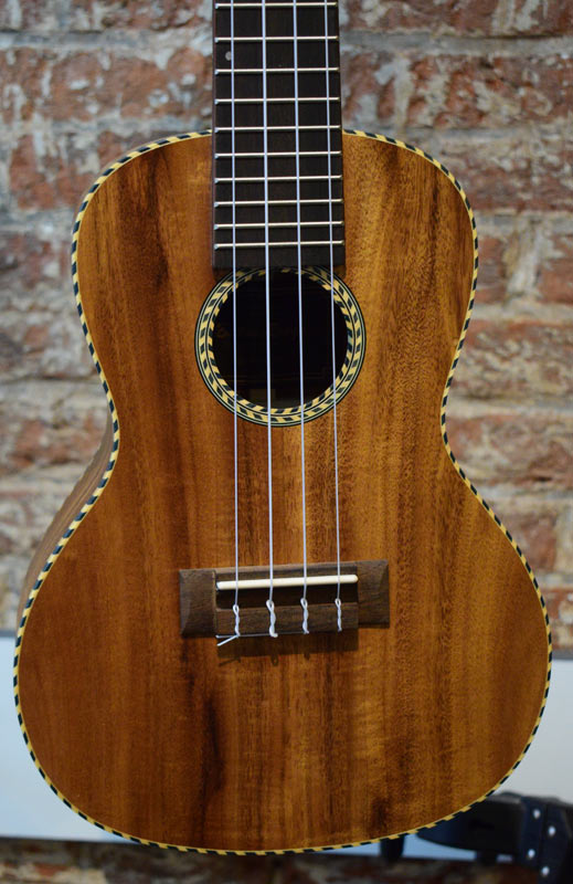 Baton Rouge UV91-C-NR Concert ukulele