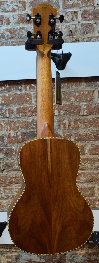 Baton Rouge UV91-C-NR Concert ukulele