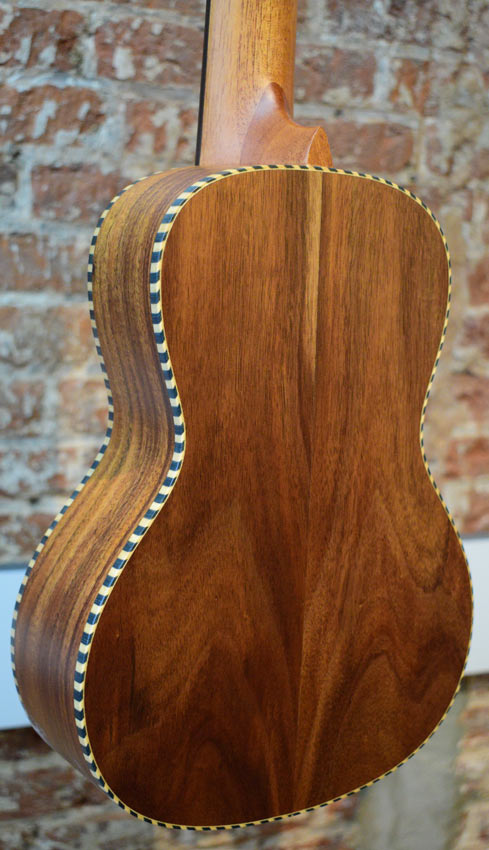 Baton Rouge UV91-C-NR Concert ukulele