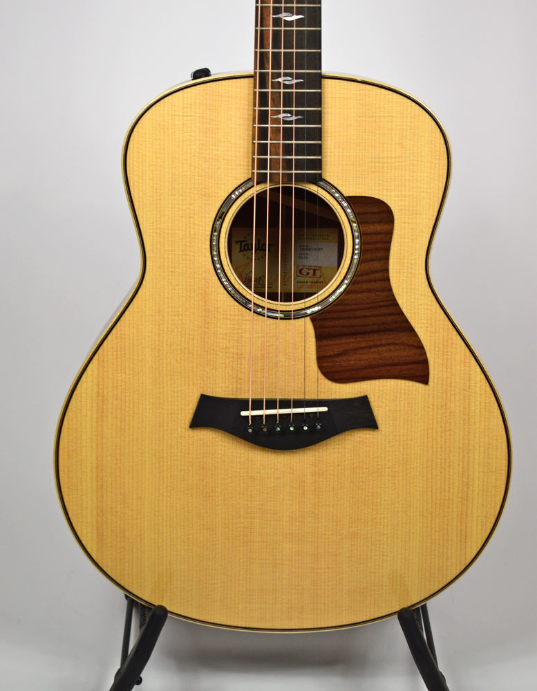 Taylor GT811e Grand Theater