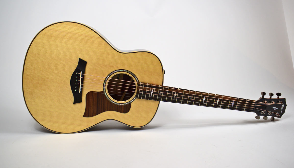 Taylor GT811e Grand Theater