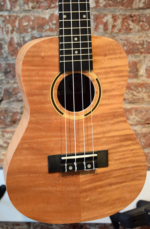 Tanglewood Tiare TWT6 Concert ukulele