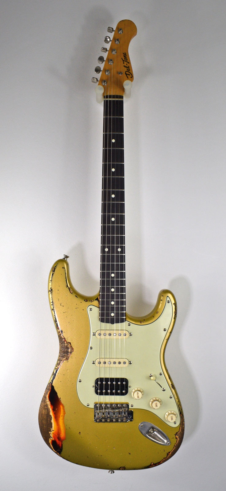 Del-Tone 60s S-Style HSS Gold over Sunburst