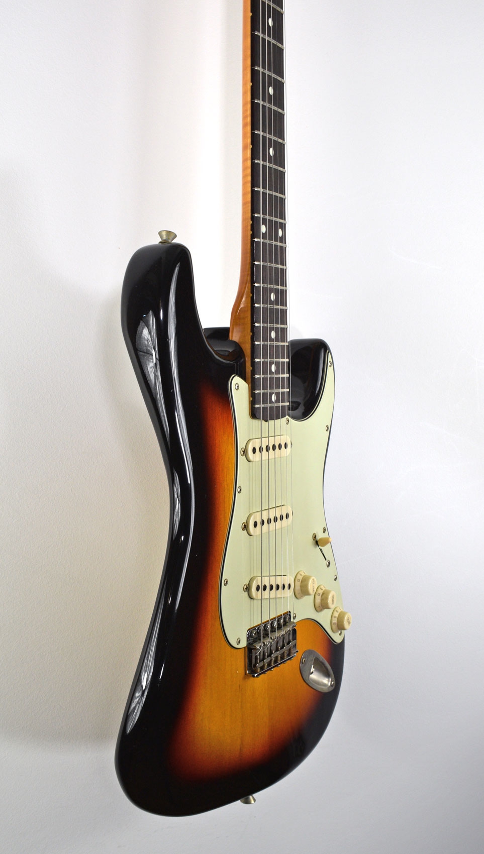 Del-Tone 60s S-style 3-tone Sunburst Light Aged