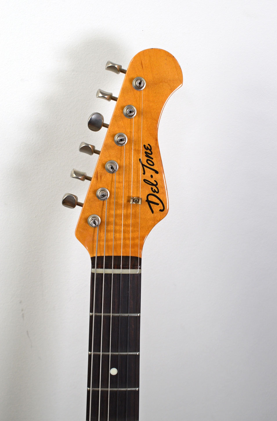 Del-Tone 60s S-style 3-tone Sunburst Light Aged