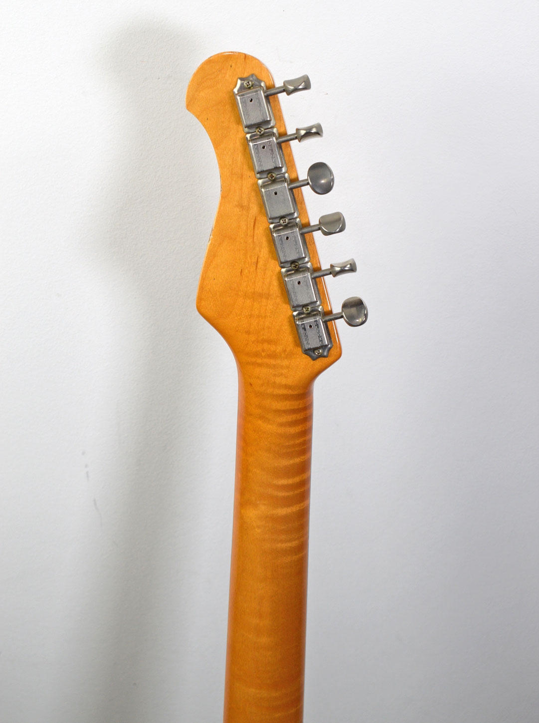 Del-Tone 60s S-style 3-tone Sunburst Light Aged