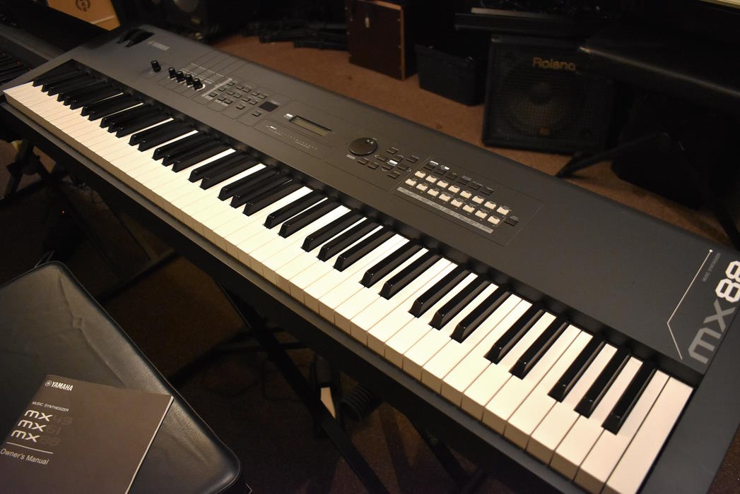 Yamaha MX88 synthesizer Jong gebruikt