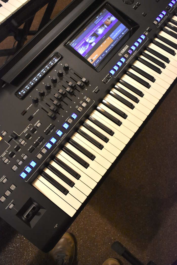 Yamaha Genos 76 digitaal workstation ( Occasion-B )