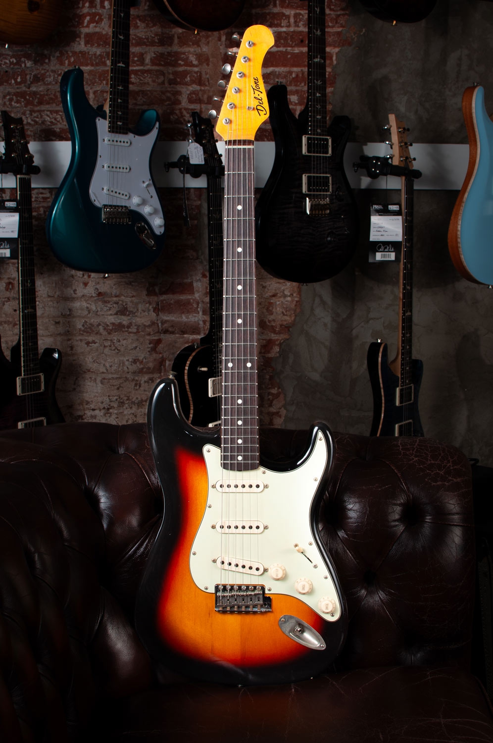 Del-Tone 60s S-style 3-tone Sunburst Light Aged