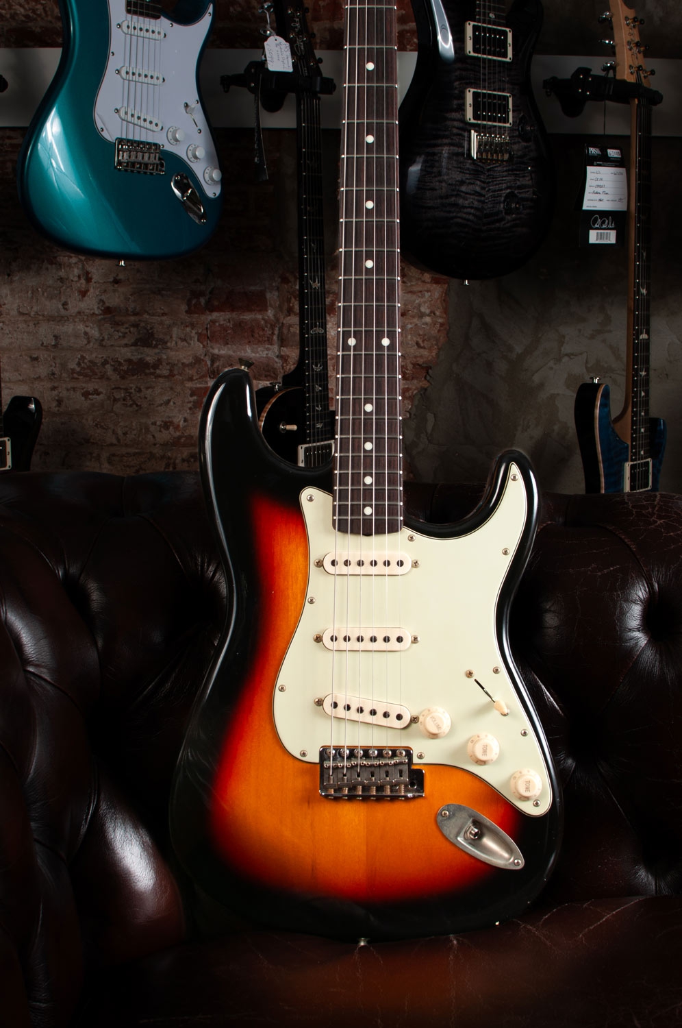 Del-Tone 60s S-style 3-tone Sunburst Light Aged