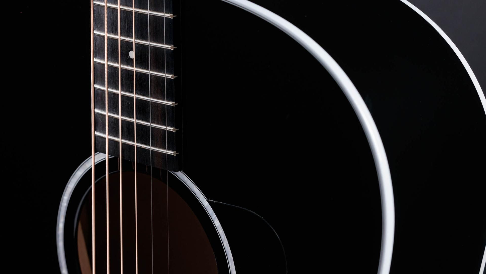 Taylor 217e-BLK Plus