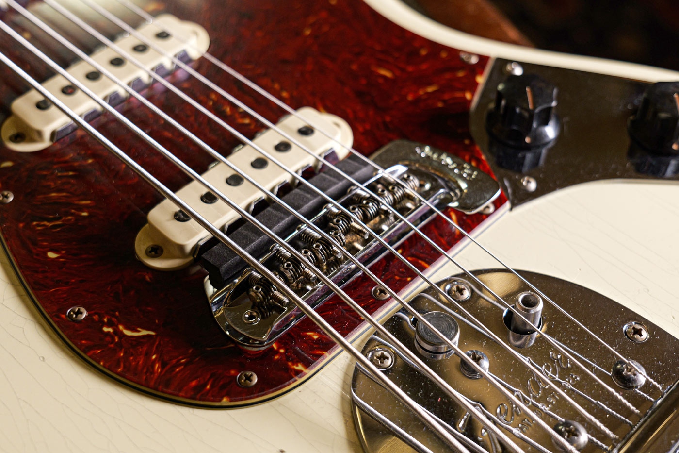 Fender Custom Shop B3 BASS VI Journeyman AVWT