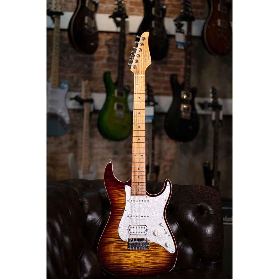 Suhr Standard Plus Roasted Maple HSS Bengal Burst