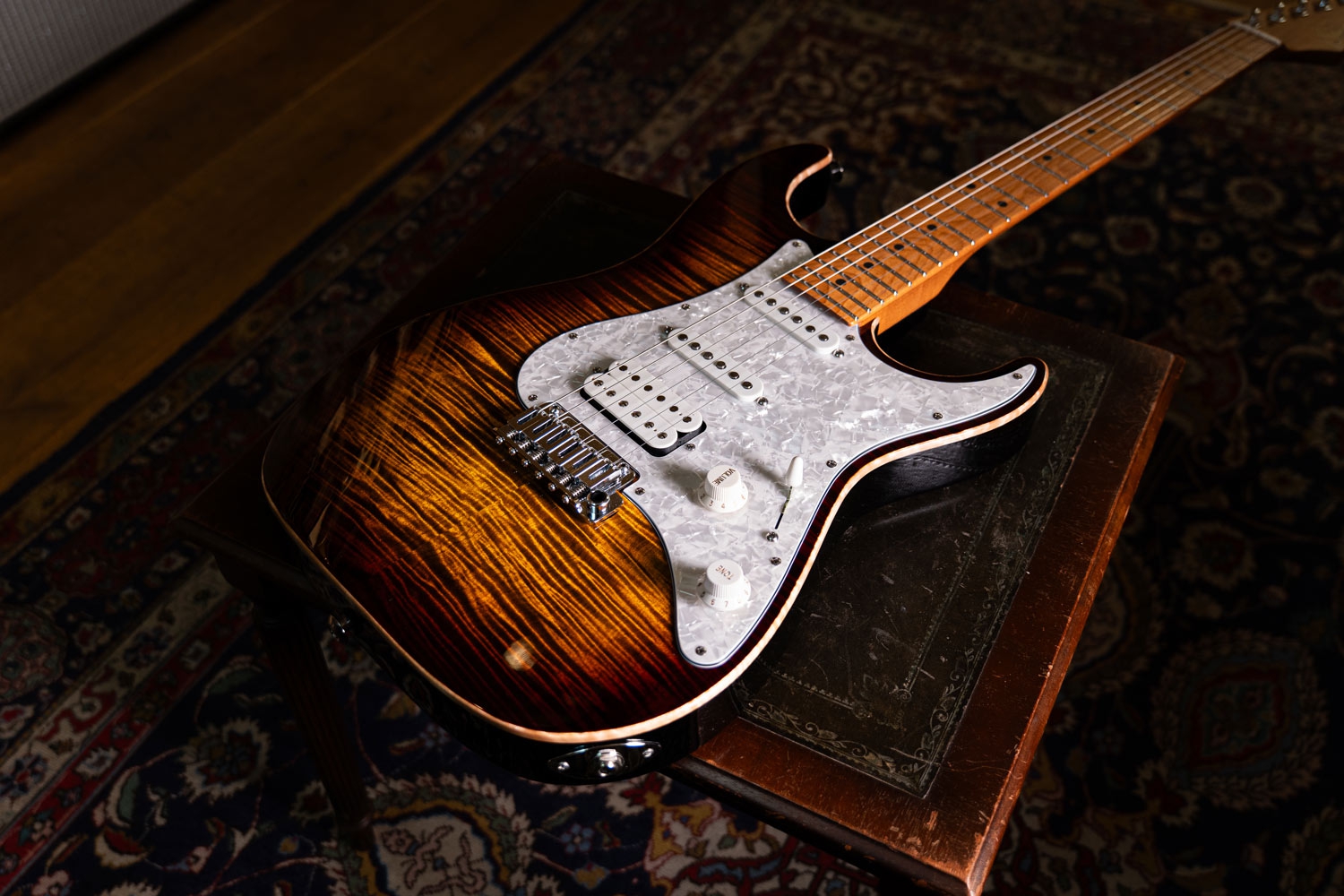 Suhr Standard Plus Roasted Maple HSS Bengal Burst