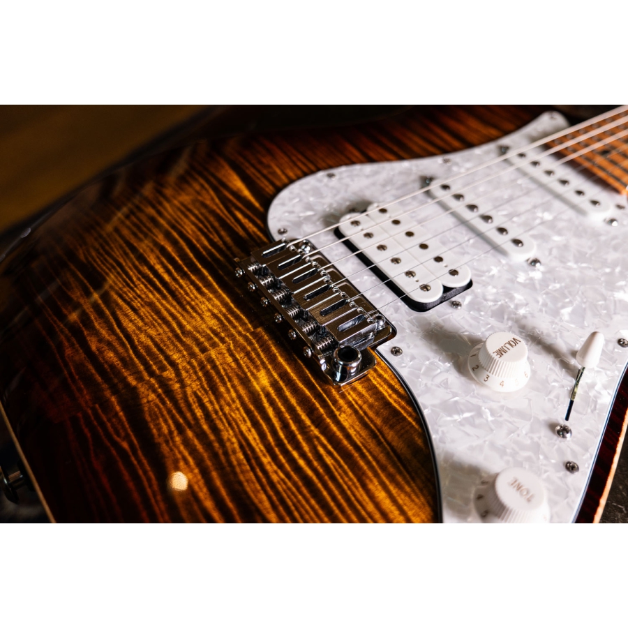 Suhr Standard Plus Roasted Maple HSS Bengal Burst