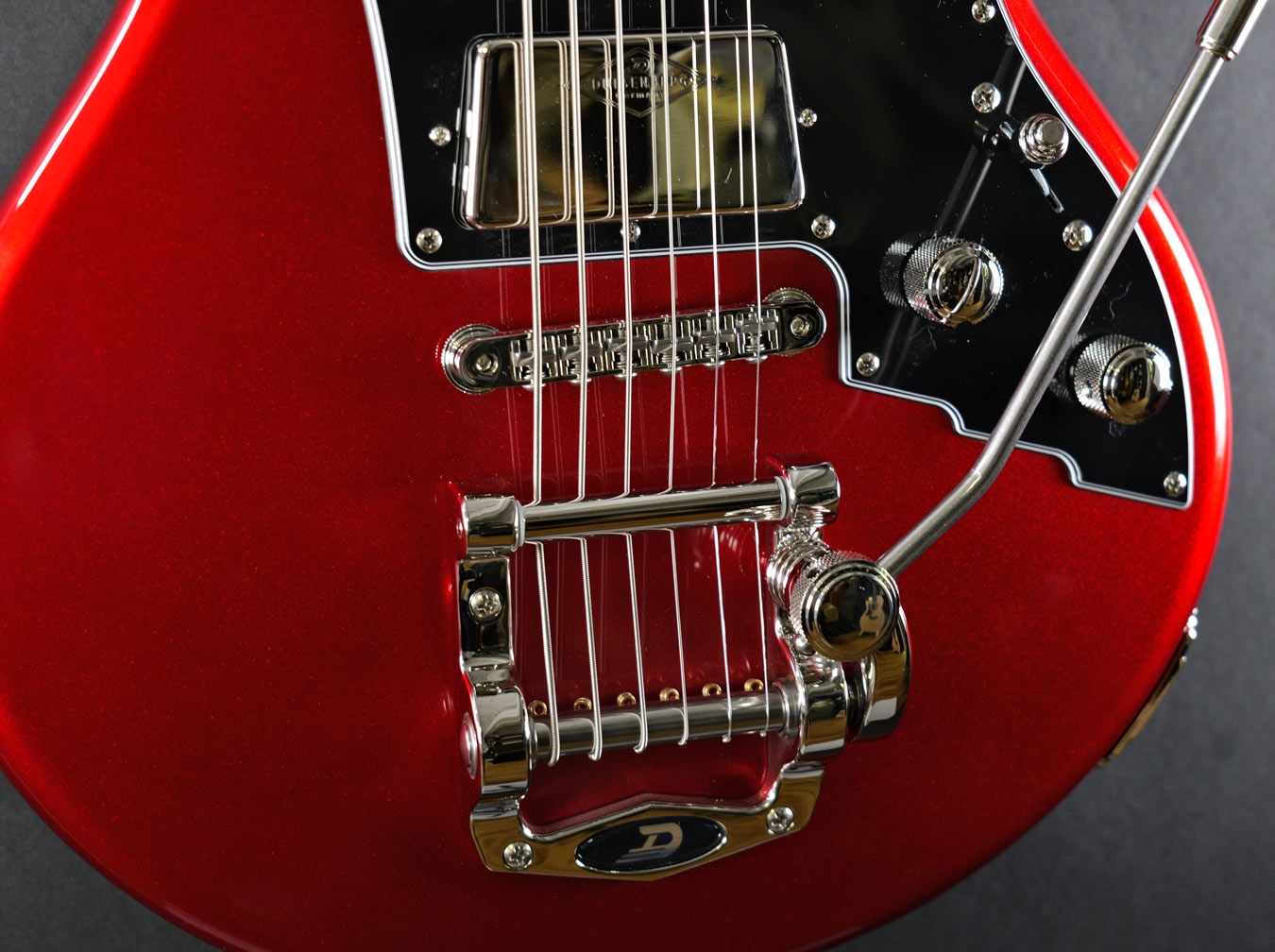 Duesenberg Julietta Baritone Tremolo Catalina Red