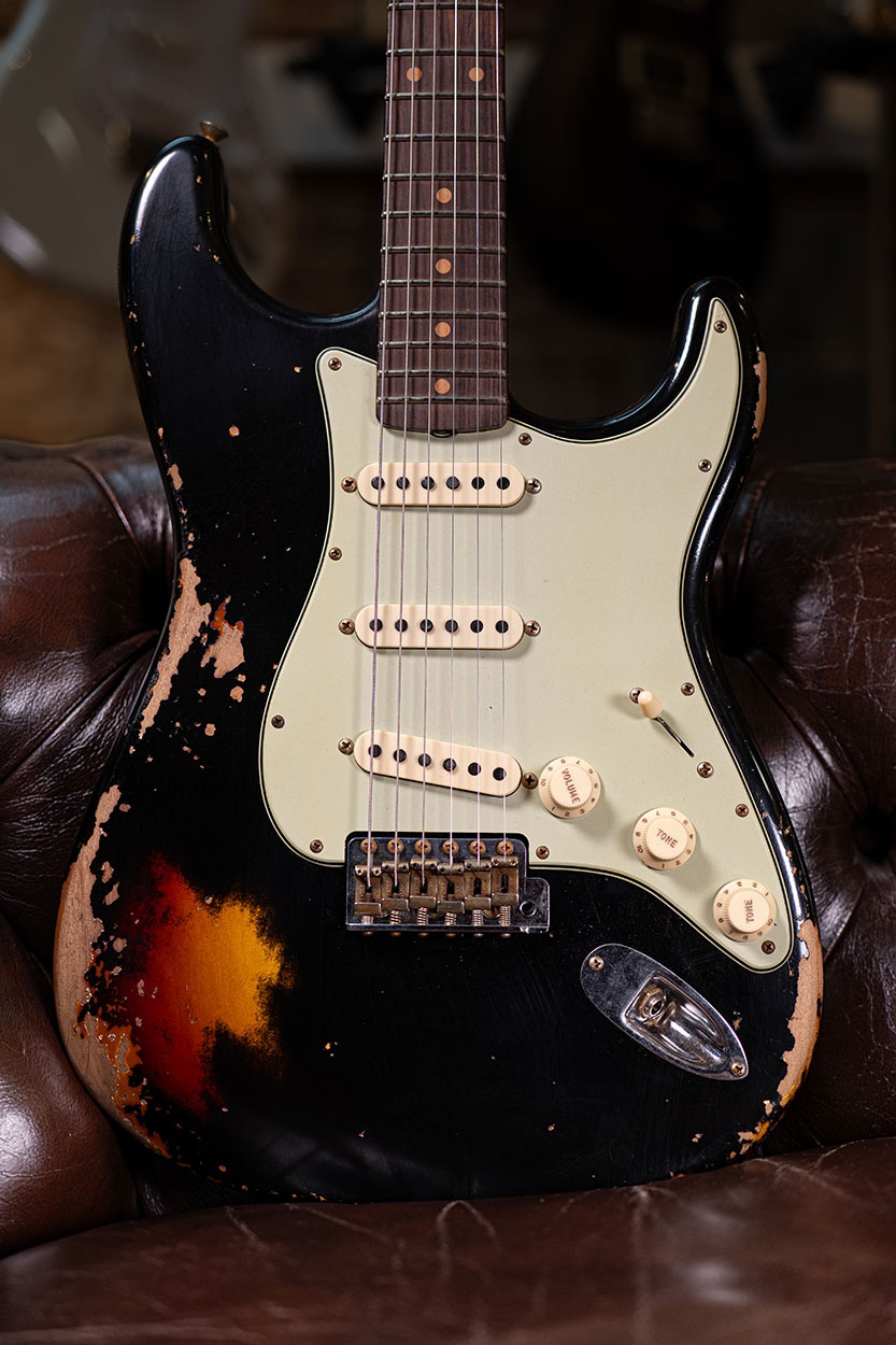 Fender Custom Shop 1960 Stratocaster Heavy Relic RW Black over 3TSB